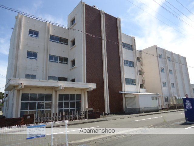 小学校　菊川市立加茂小学校（小学校）まで477m