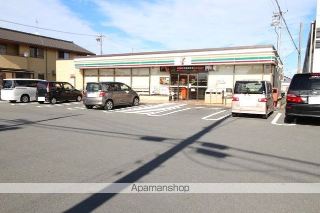 コンビニ　セブンイレブン（コンビニ）まで573m