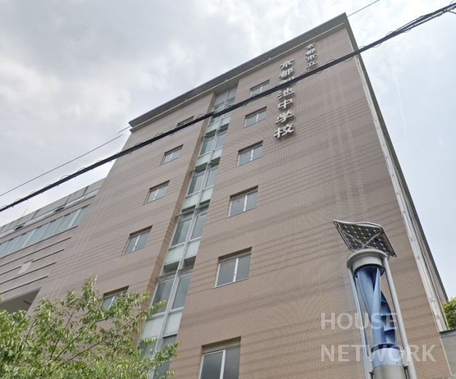 中学校　京都市立京都御池中学校（中学校）まで950m