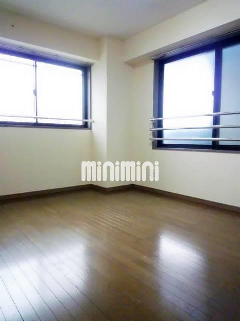 収納　２面採光で明るいお部屋です