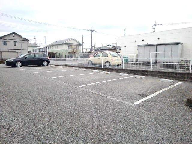 駐車場　駐車場があるので、車を買う予定の方も安心です