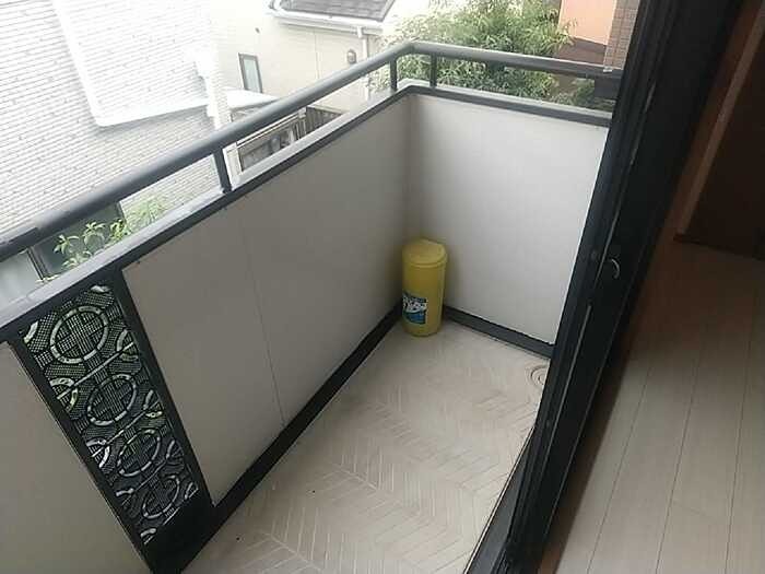 バルコニー　日当たり良いです。