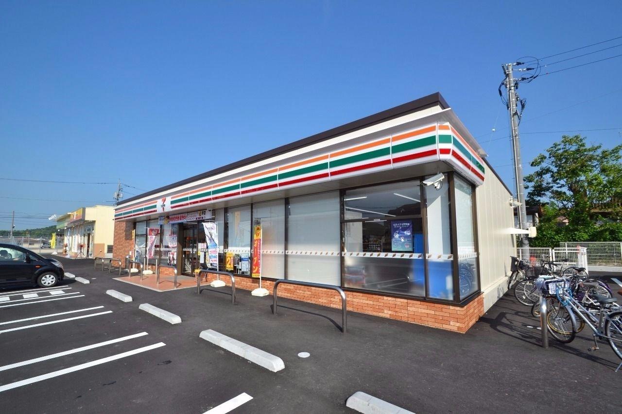 コンビニ　セブンイレブン東広島西条下見店（コンビニ）まで672m