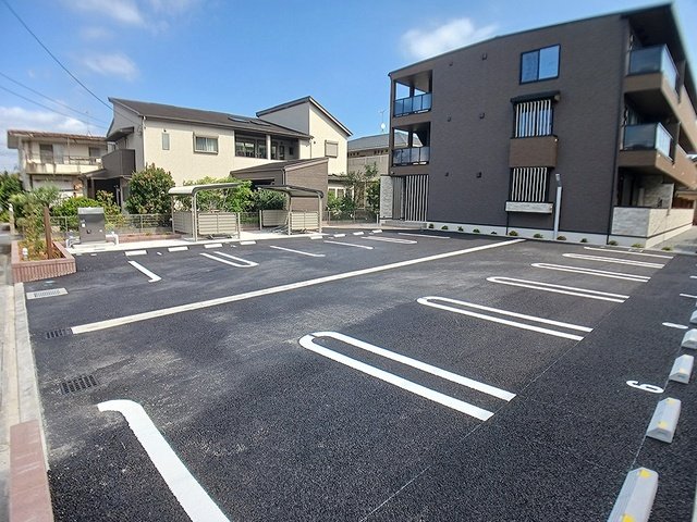 駐車場　駐車場に車を止められます