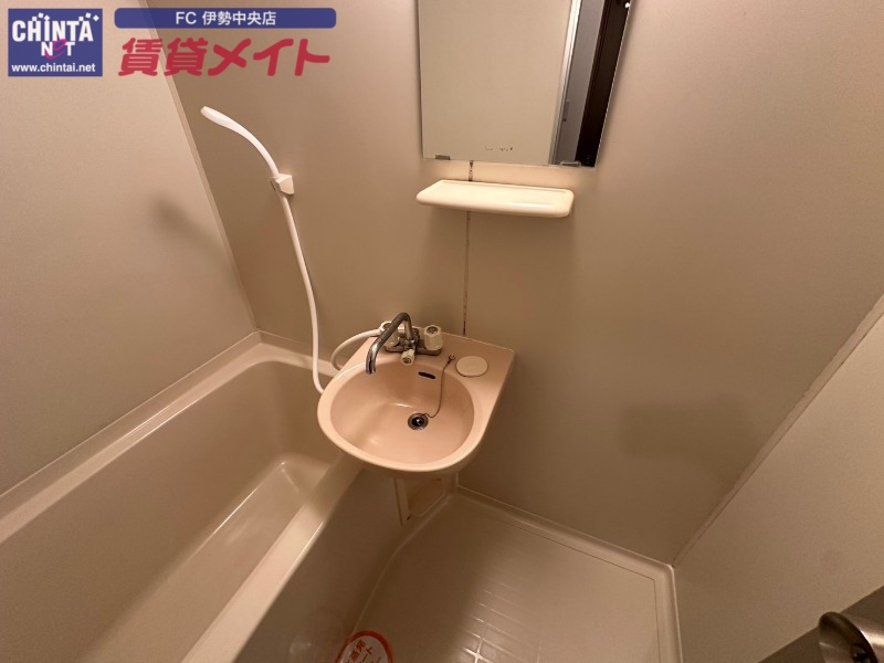 洗面設備　別部屋参考写真です