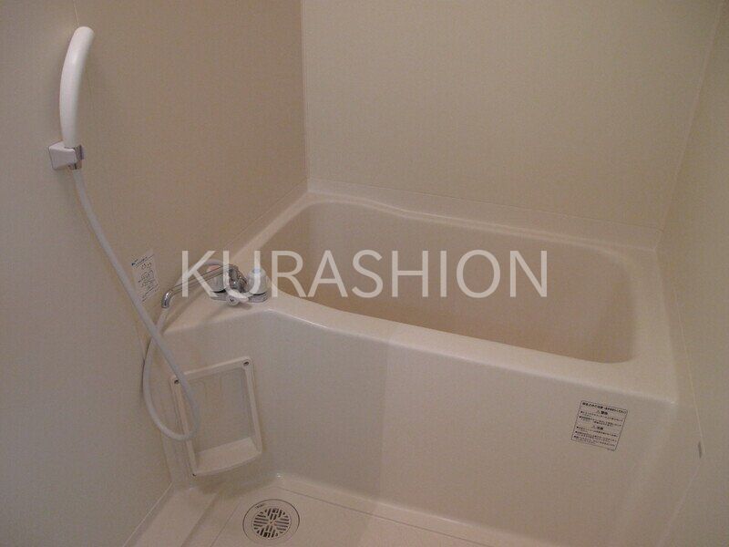 バス・シャワールーム　別部屋の写真になります。
