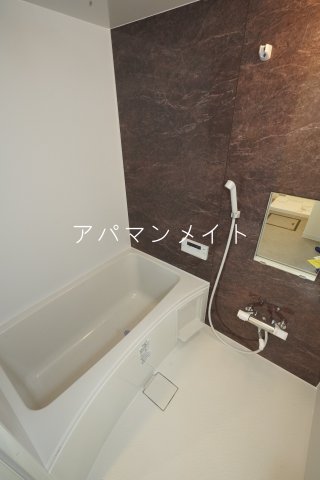 バス・シャワールーム　コンパクトで使いやすいお風呂です