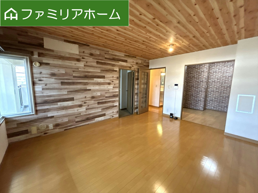 エルタウン学園Iの居間写真