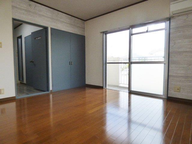 ハイツM&Iの居間写真