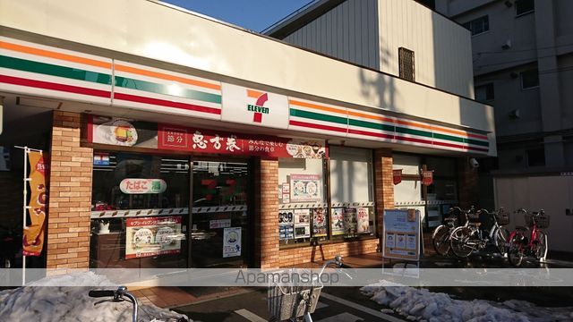 コンビニ　セブンイレブン（コンビニ）まで657m