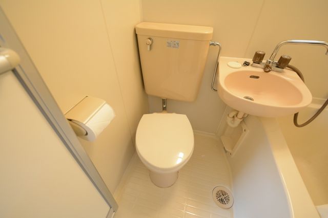 トイレ　浴室内にトイレがあります☆