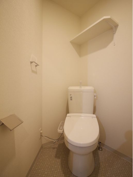 都営三田線 西巣鴨駅 徒歩8分 14階建 築9年のトイレ写真