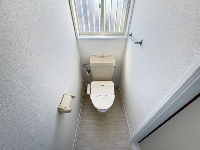 トイレ　※同物件別号室の写真になります