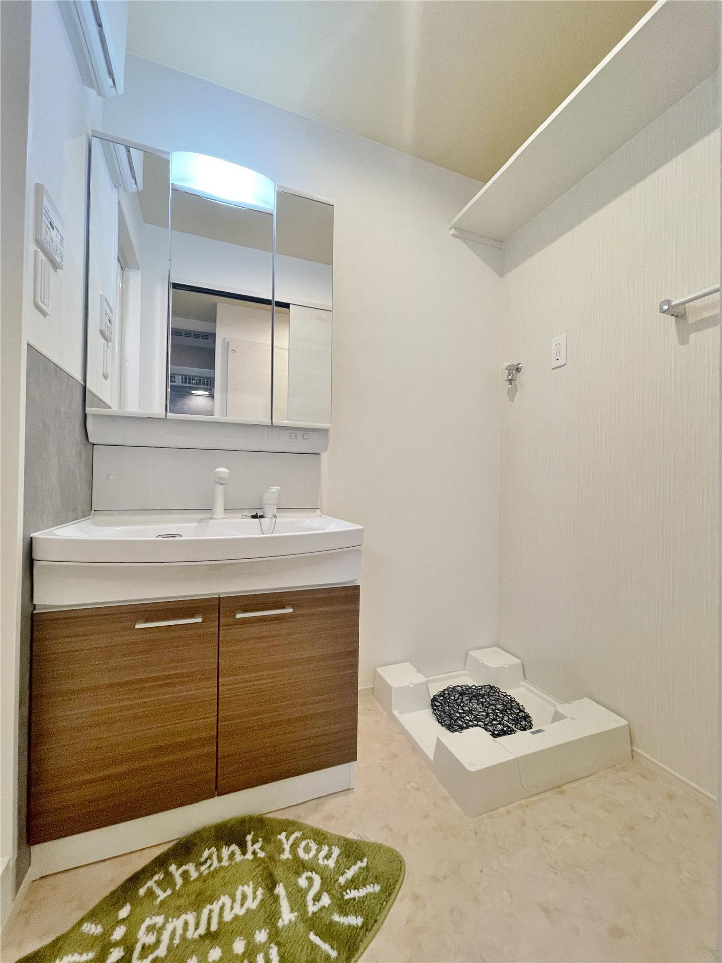 洗面設備　※モデルルーム写真のため、入居時家具・備品等はついてきません