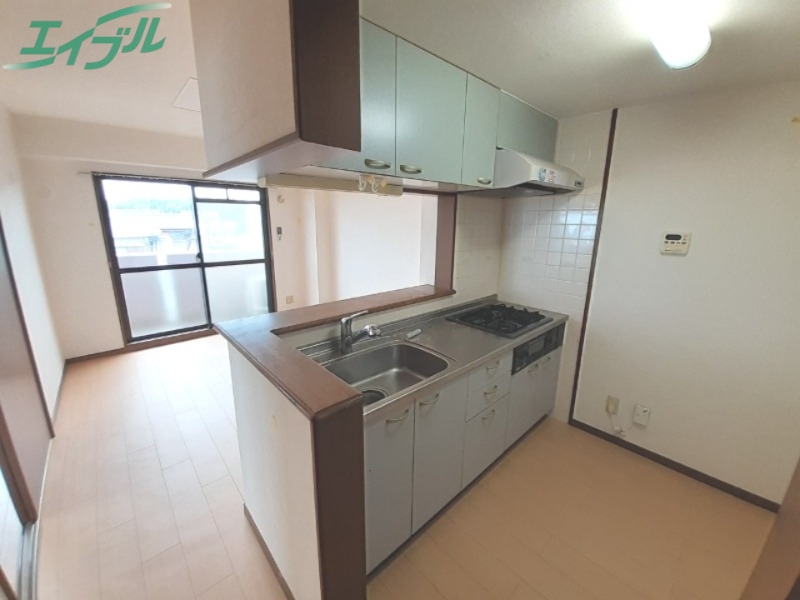 キッチン　別部屋反転同型写真