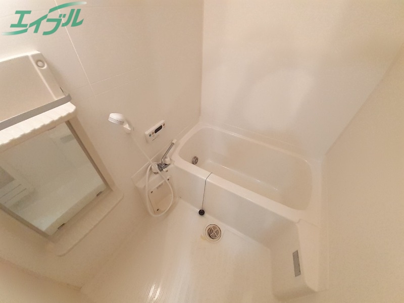 バス・シャワールーム　別部屋反転同型写真