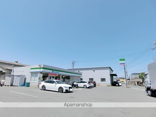 コンビニ　ファミリーマート（コンビニ）まで1674m
