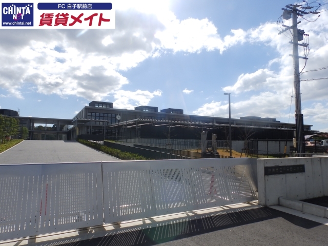 中学校　鈴鹿市立平田野中学校（中学校）まで2500m