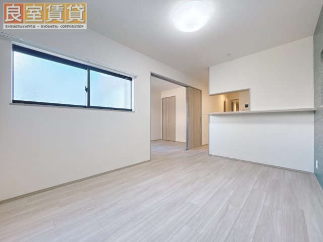 菊園町四丁目の居間写真