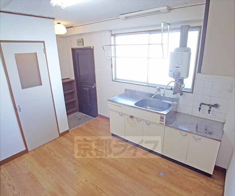 居室・リビング　５帖のダイニングキッチンです。