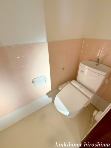 ＪＲ山陽本線 新白島駅 徒歩4分 4階建 築43年のトイレ写真