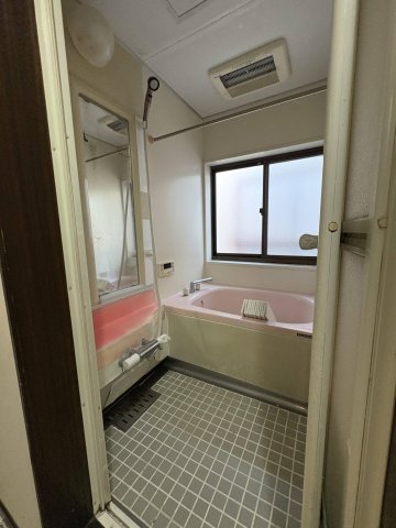 バス・シャワールーム　窓が付いてます