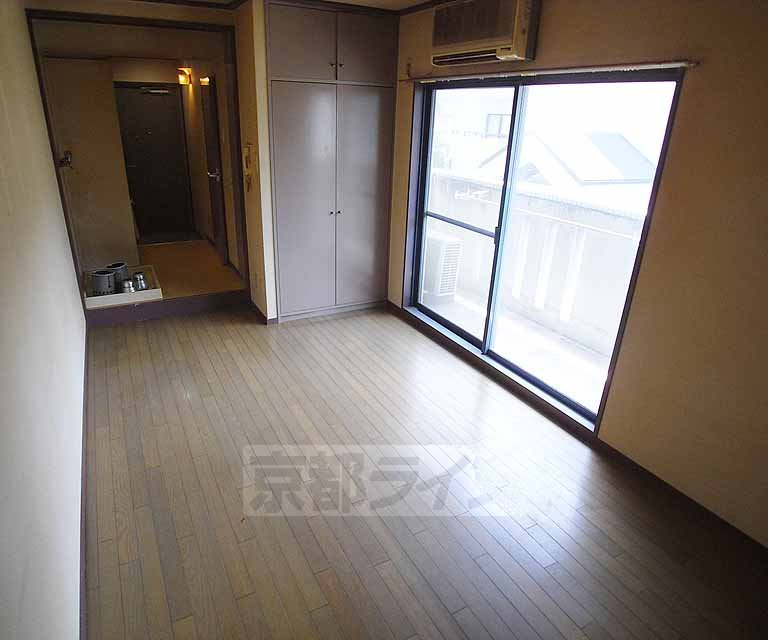 居室・リビング　室内に洗濯機に設置可能です。