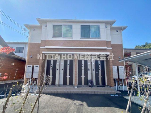 建物外観　１フロア２戸の物件です(*^-^*)角部屋の南向きになります