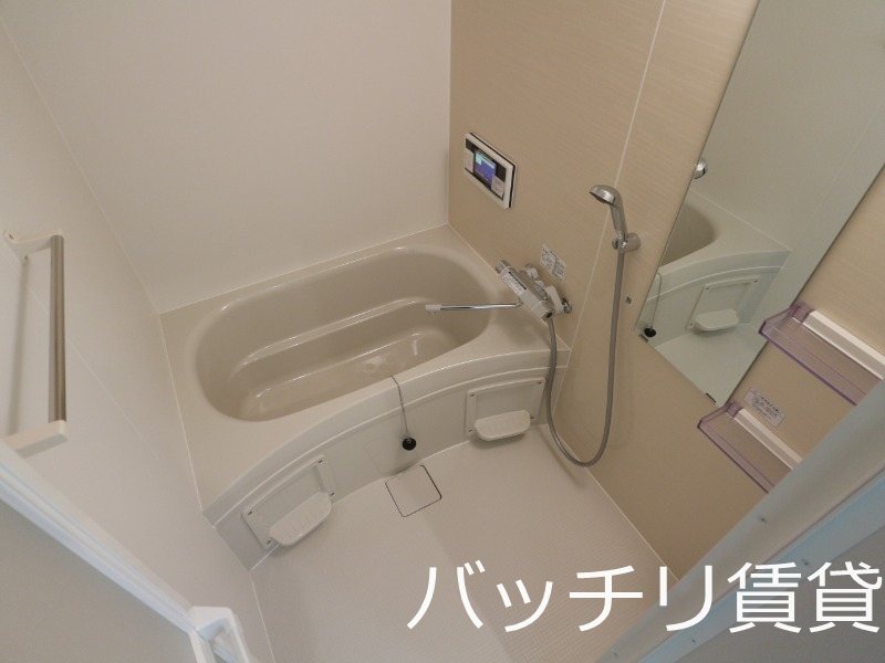 バス・シャワールーム　画像は、同型タイプの為、現状を優先いたします。