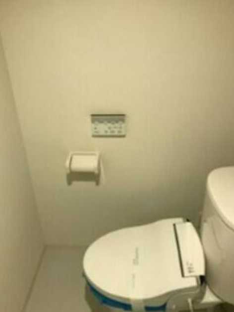 東急田園都市線 三軒茶屋駅 徒歩8分 4階建 築10年のトイレ写真