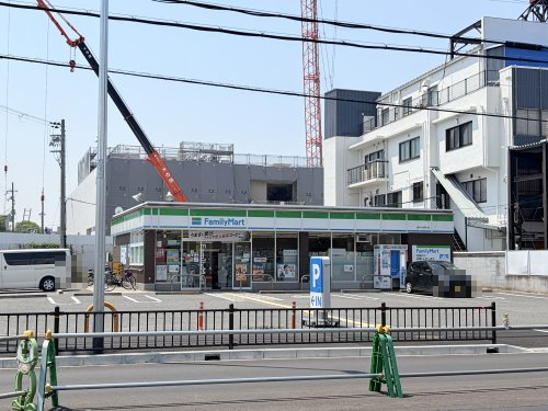コンビニ　ファミリーマート豊中大黒町店（コンビニ）まで199m