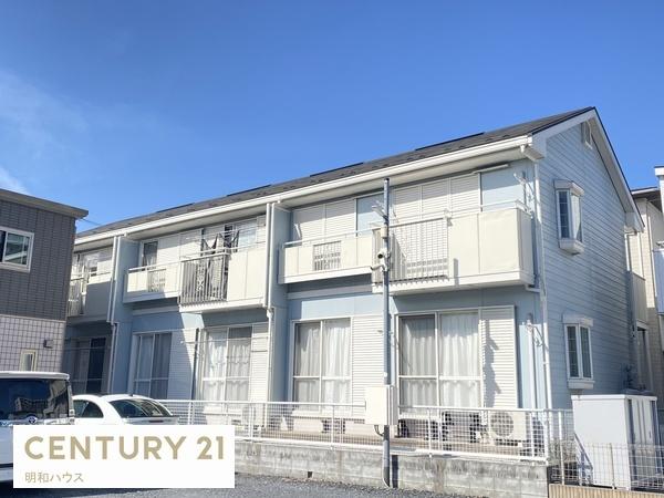 建物外観　軽量鉄骨造2階建ての2階♪