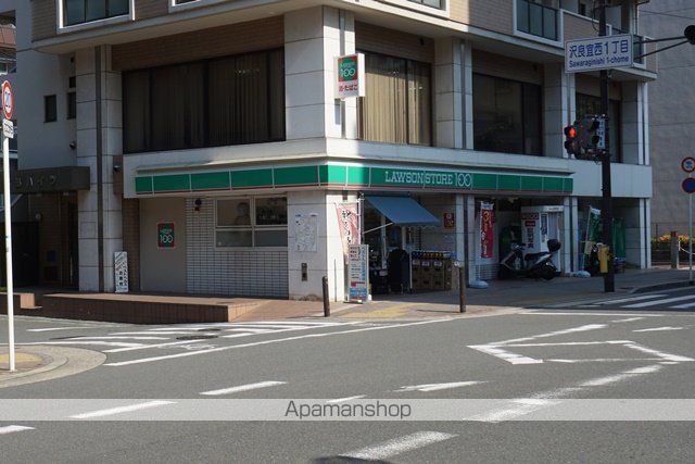 コンビニ　ローソンストア１００（コンビニ）まで550m