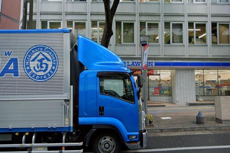 コンビニ　ローソン 広小路栄四丁目店（コンビニ）まで68m