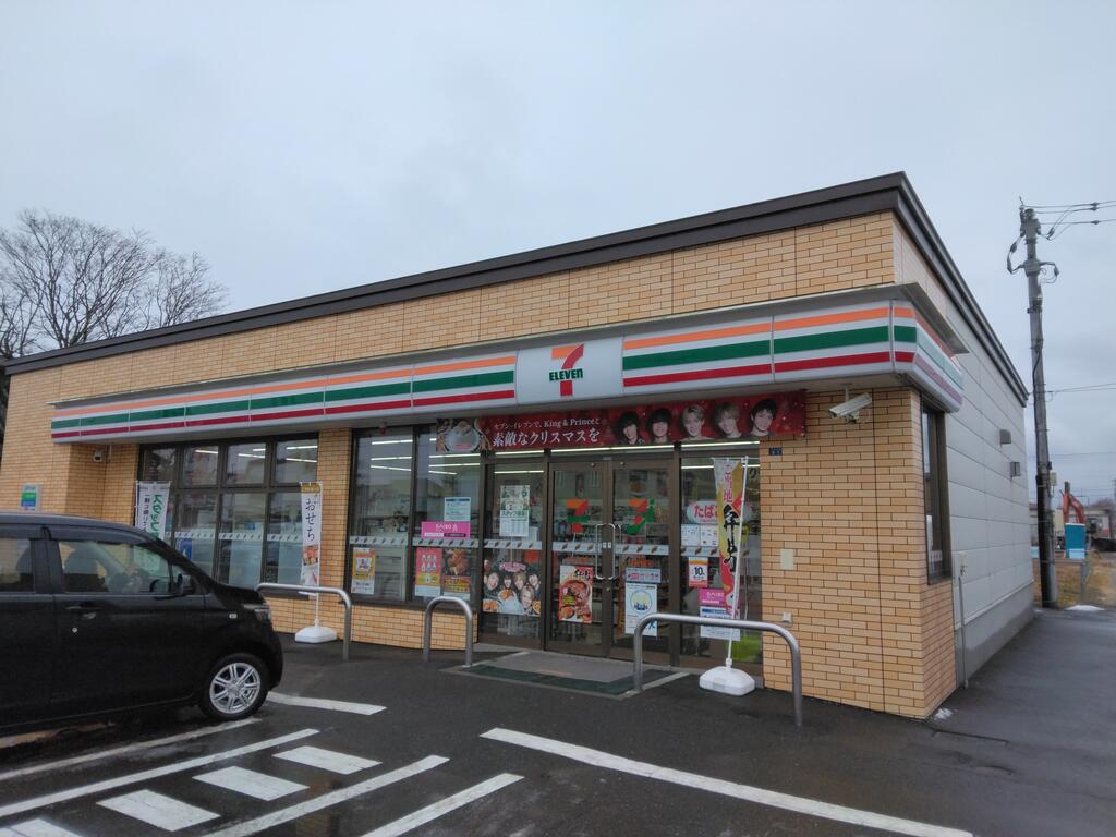 コンビニ　セブンイレブン白老大町店（コンビニ）まで552m