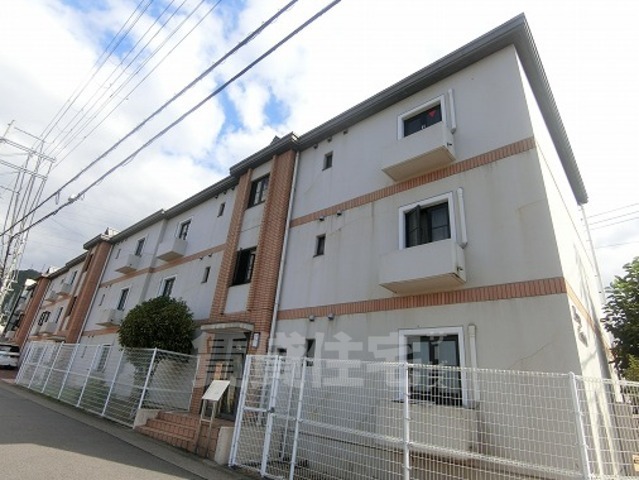 京都市山科区小山南溝町のマンションの建物外観