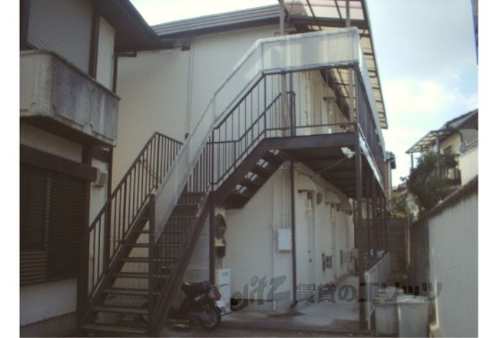 京都市左京区下鴨中川原町のアパートの建物外観