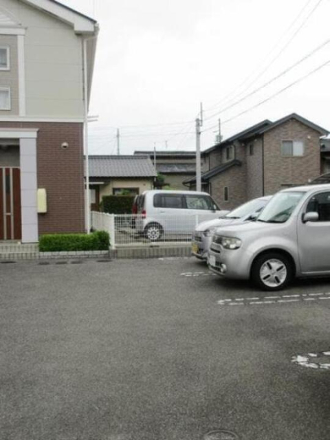 【カーサ・アルカンシエルＡＢの駐車場】