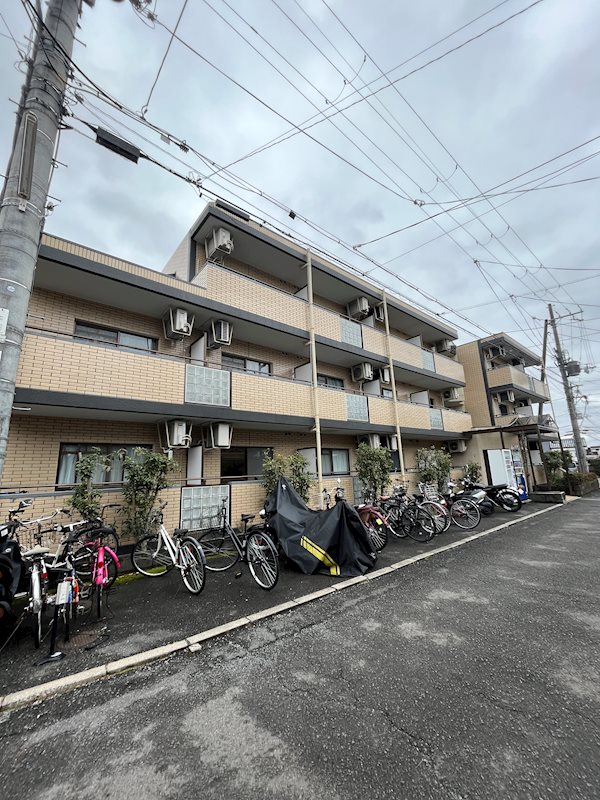 京都市北区上賀茂東上之段町のマンションの建物外観