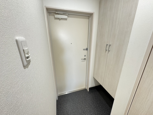 玄関　※同物件別号室参考写真