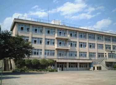 【昭島市武蔵野のアパートの中学校】