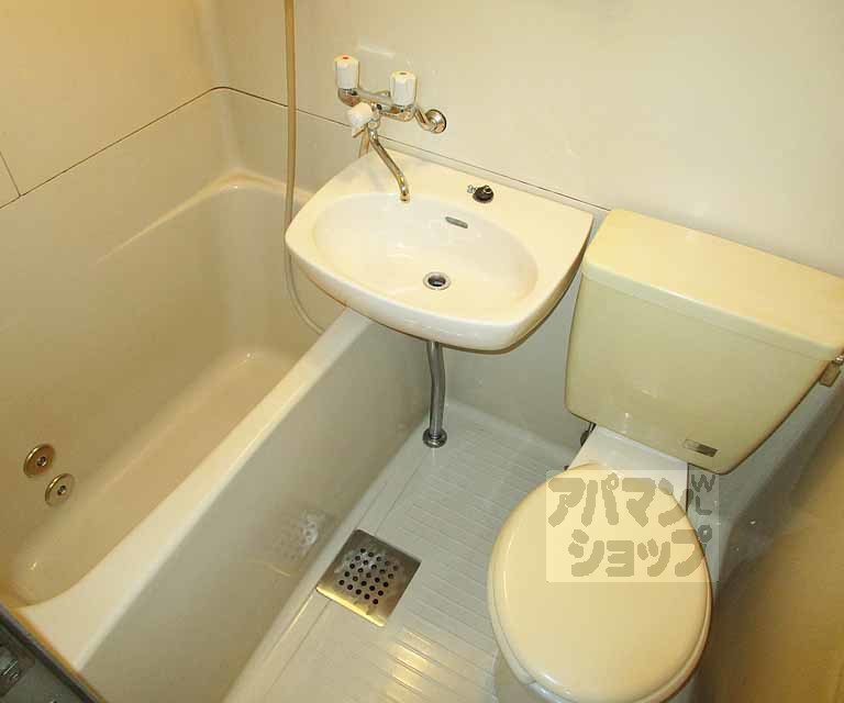 バス・シャワールーム　１０３号室の写真です。