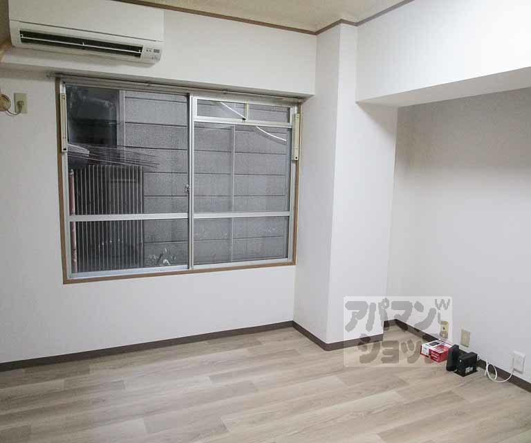 居室・リビング　１０３号室の写真です。