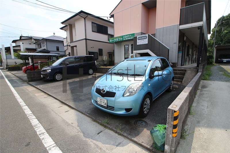 【ライトハウスIIの駐車場】