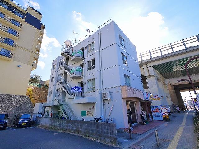 生駒市辻町のマンションの建物外観