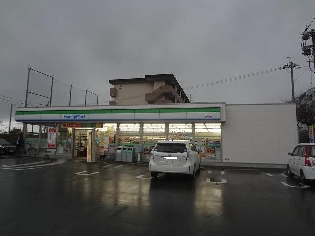 コンビニ　ファミリーマート茶売町店（コンビニ）まで640m