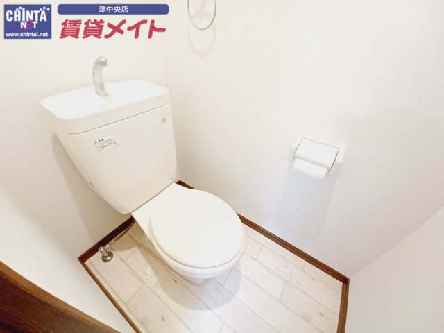 トイレ　同型参考写真