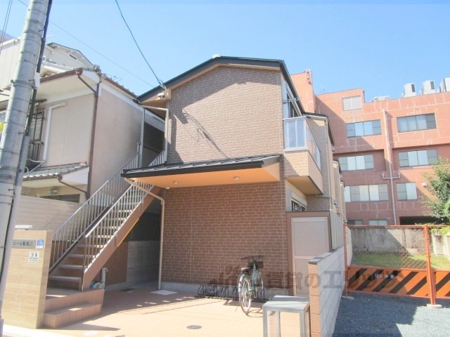 アヴェニール鞍馬口の建物外観