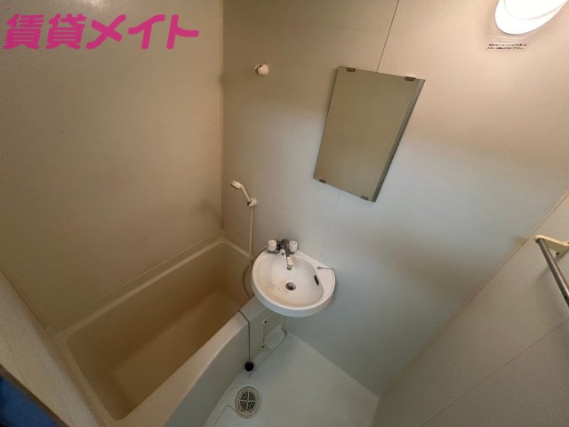 バス・シャワールーム　同物件別部屋の写真