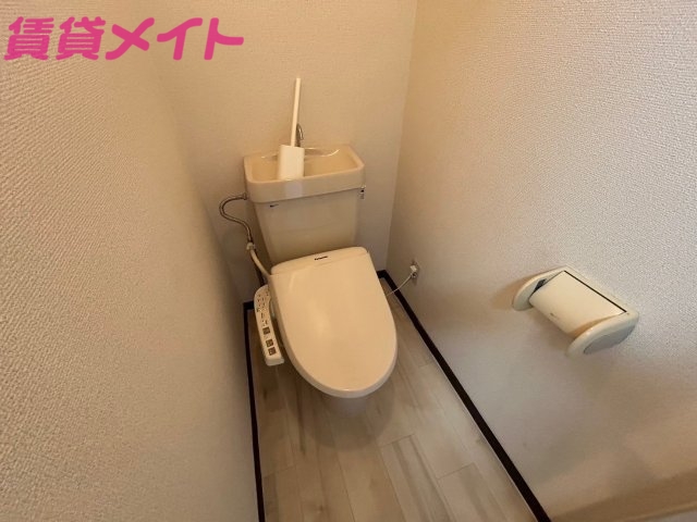 トイレ　同物件別部屋の写真